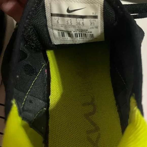 Nike Women’s Air Max 270 “Black/Cyber‑Pink Rise” AND 5 GAP ACTIVE SHIRTS!! - Picture 4 of 10